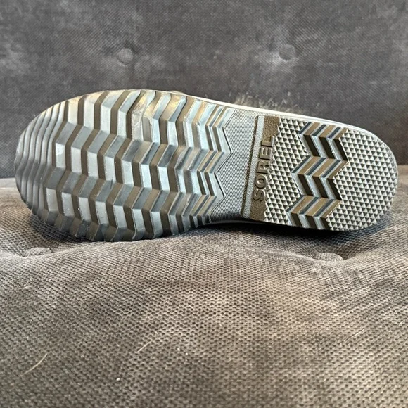 NWOT Women's Gray Joan of Arctic Waterproof winter boots. - Picture 9 of 10